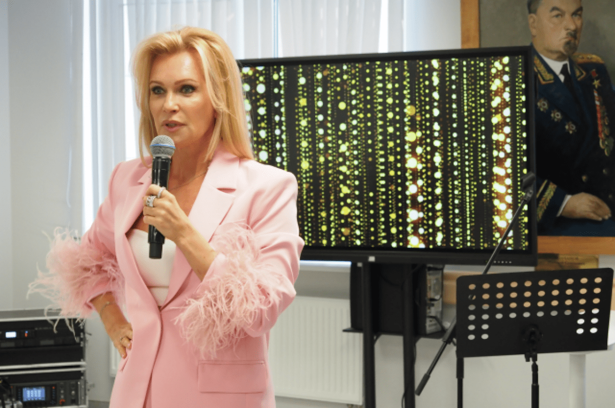 Актриса Судзиловская провела творческий вечер для участников СВО