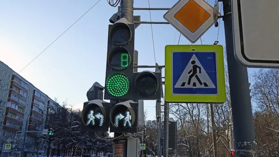 Разрешен ли поворот направо при основном зелёном и негорящей стрелке