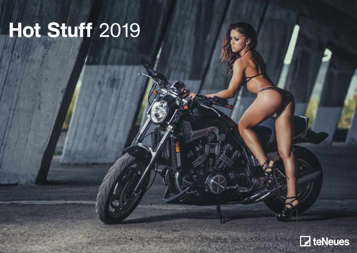 Календарь с сексуальными девушками и горячими мотоциклами