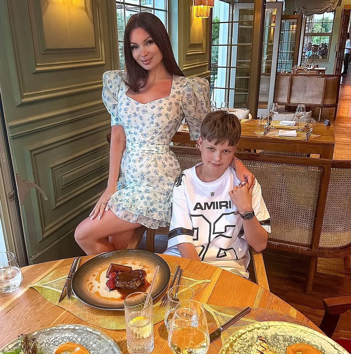 Cменила мошенника на уголовника: как сейчас выглядит и чем занимается Евгения Феофилактова из шоу «Дом 2» Евгения, после, проекте, Гусев, Феофилактова, только, Антона, отношения, всего, Антон, время, вместе, проекта, стала, замуж, парень, вышла, несколько, жизни, девушка