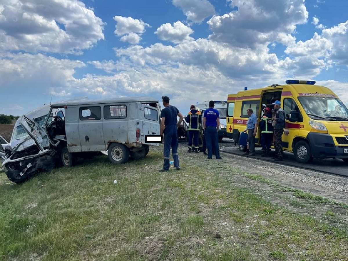 В ДТП у села Карякино под Саратовом один человек погиб, 7 пострадали