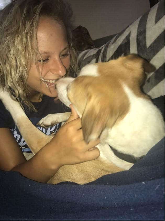 девушка с собакой