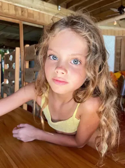 Елена Перминова показала архивные фото с дочерью от миллиардера в честь её 12-летия Перминова, дочерьюЕлена, рождения, братом, Елена, дочери, Елены, очень, Александр, после, Лебедев, который, Ариша, дочерьюАринаЕлена, растёт, детьмиЕлена, родила, Тарасом, миллиардеромМои, бойфрендом