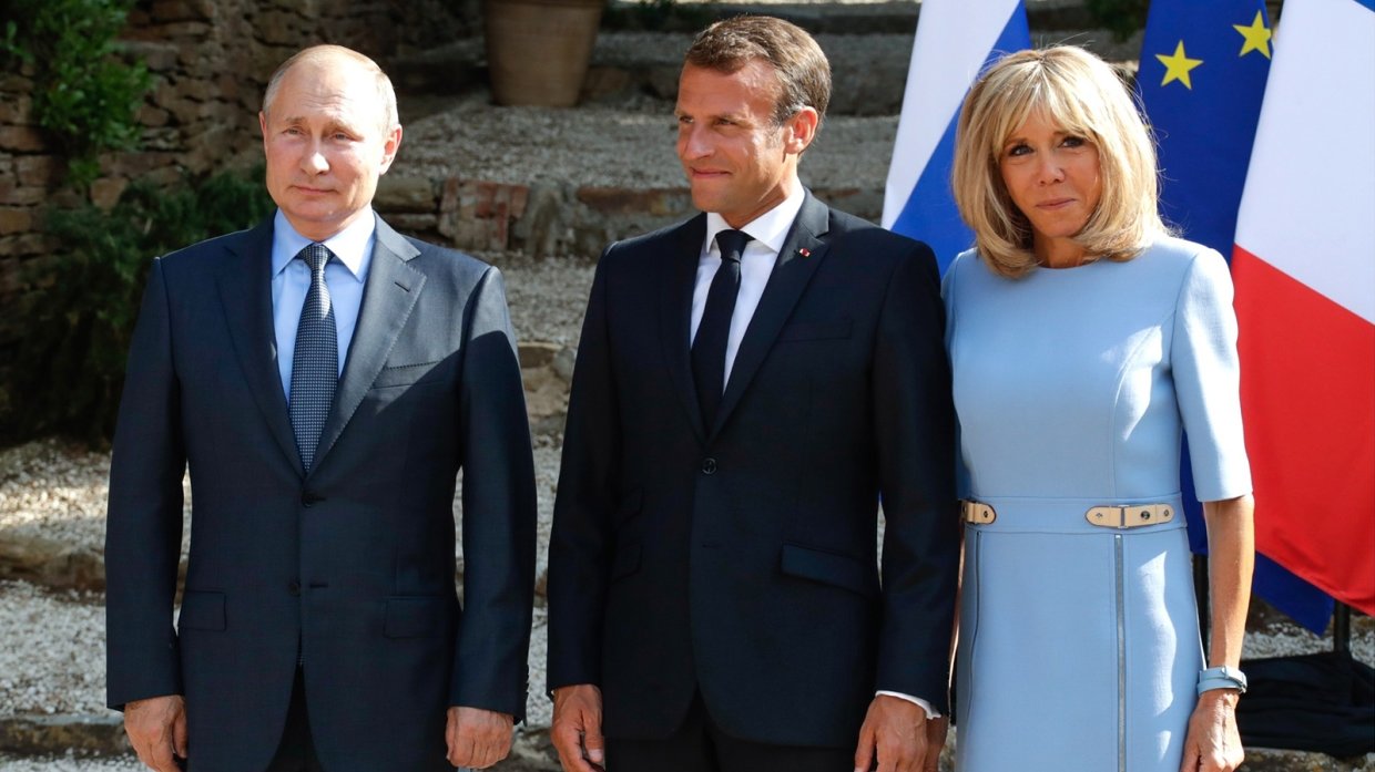 Психологи рассказали, как Путин просчитал Макрона на встрече во Франции