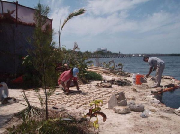 Искусственный остров из пластиковых бутылок Искусственный остров из пластиковых бутылок сделай сам