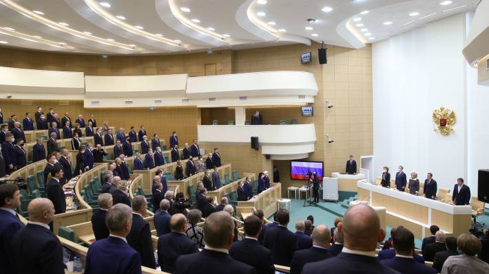 Совфед РФ дал главе государства право использовать вооруженные силы в Донбассе