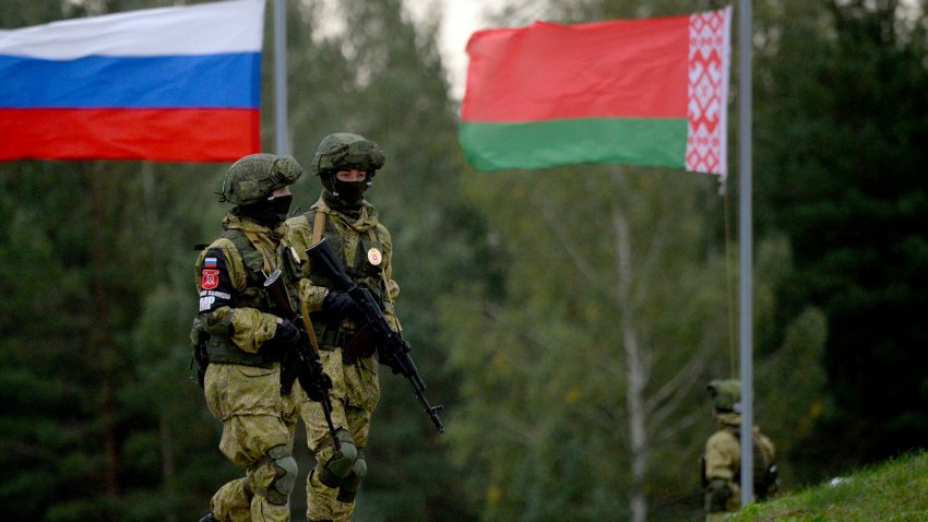 В Минобороны заявили о нескольких военных группировках у границ Беларуси