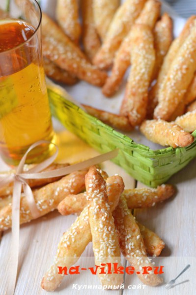 Сырные палочки с кунжутом