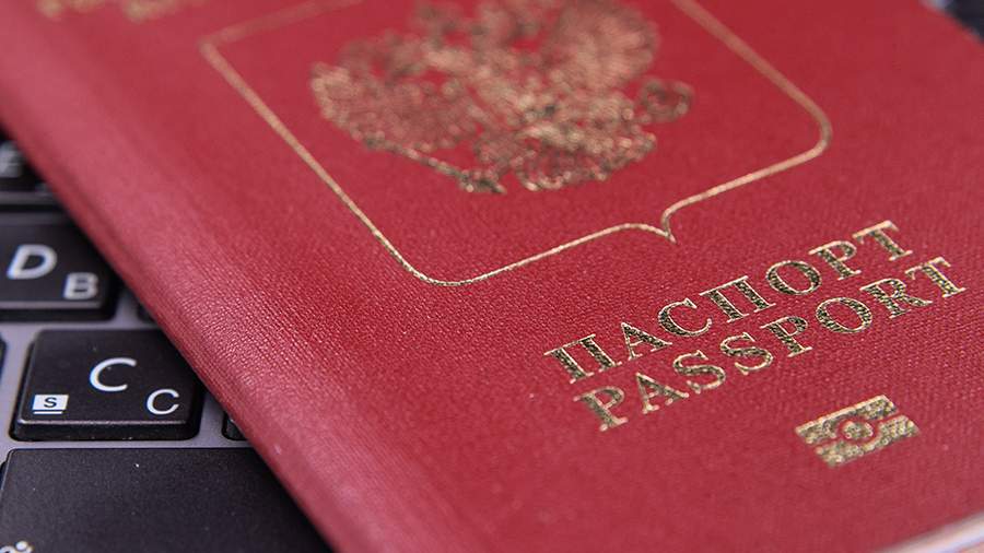АТОР предупредила россиян о возможных проблемах с загранпаспортами при выезде