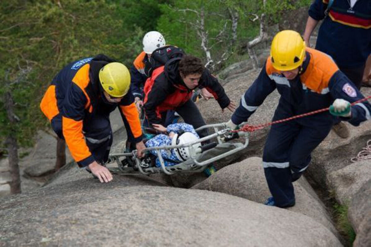 Туристка разбилась, упав со скалы в нацпарке под Красноярском