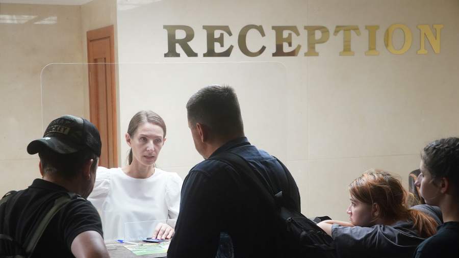 Путин поручил разрешить заселение в гостиницы по водительским правам