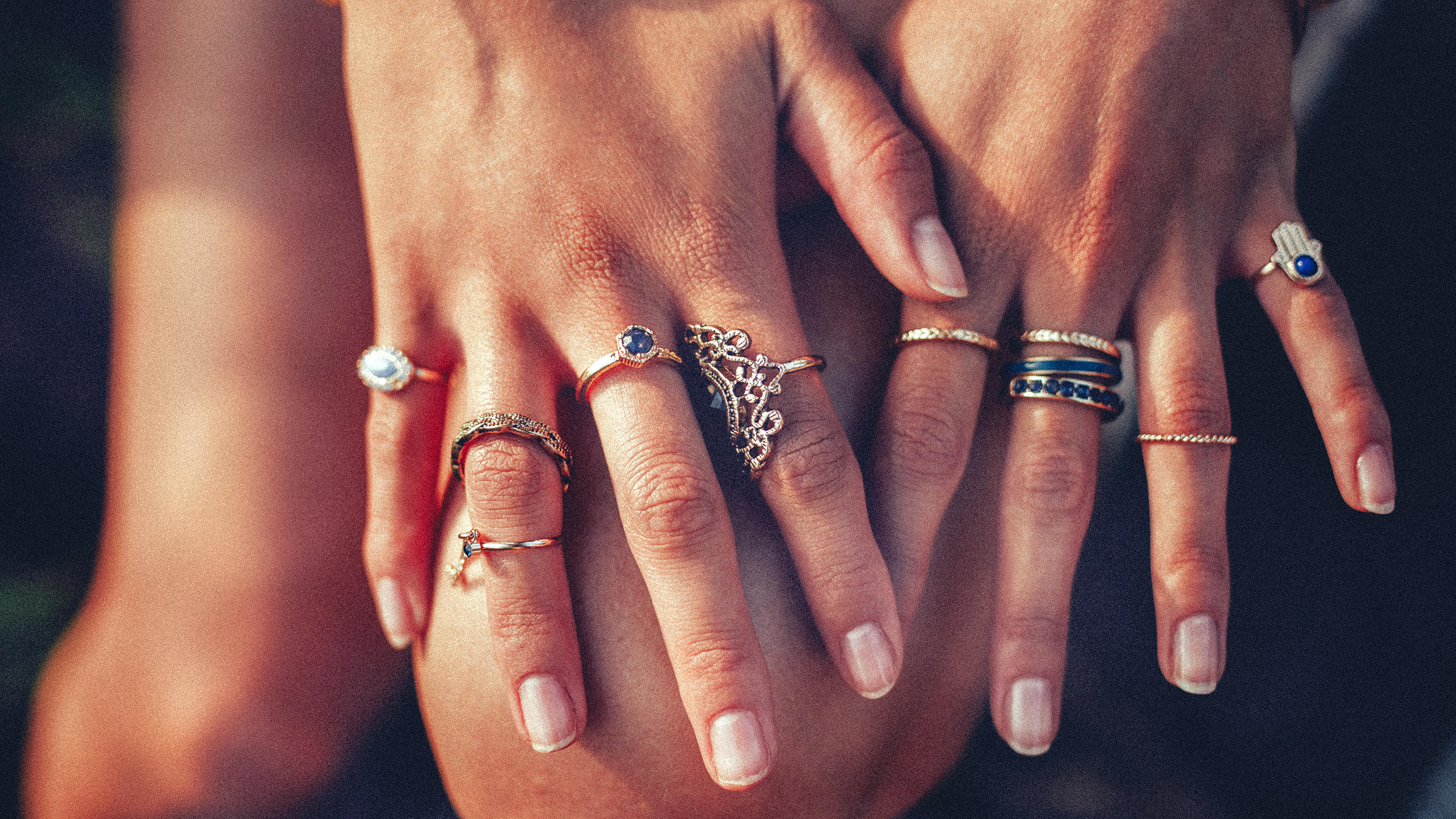 Какие кольца носить на коротких пальцах