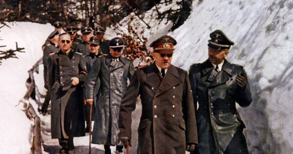 Гитлер, Гиммлер и компания (сзади возможно Гейдрих и Клюге).