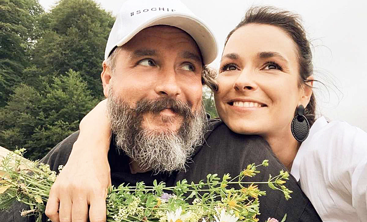 Это официально: Ирена Понарошку подала на развод с мужем после 10 лет брака