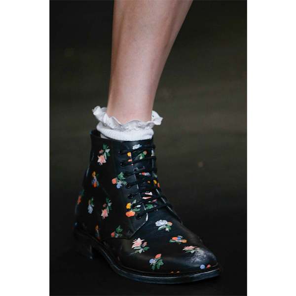 Saint Laurent1 10 идей, как носить носки и гольфы с туфлями и босоножками (да, это модно!)