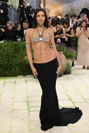 14 лучших образов Met Gala: Ирина Шейк в бриллиантах, 