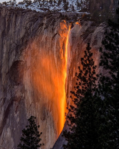 водопад Лошадиный Хвост (Horsetail Fal) в лучах солнца. Фото 13 февраля 2016 года 