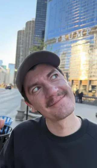 Иван Ургант показал фото с командой 