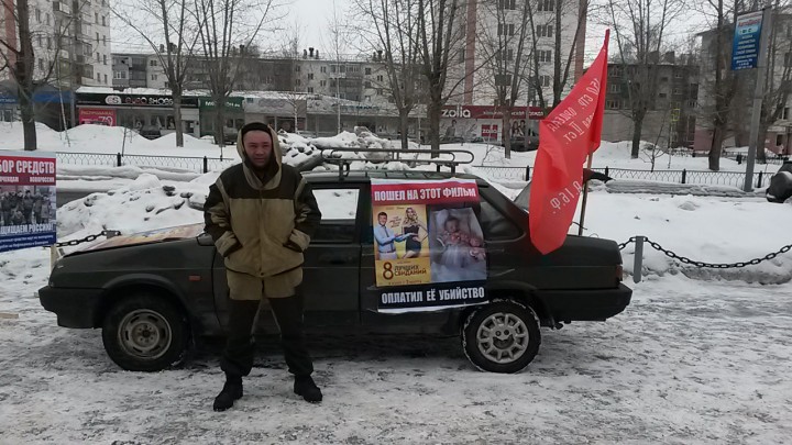 Ополченец из Башкирии (г. Нефтекамск) пикетирует фильм лицедея Зеленского