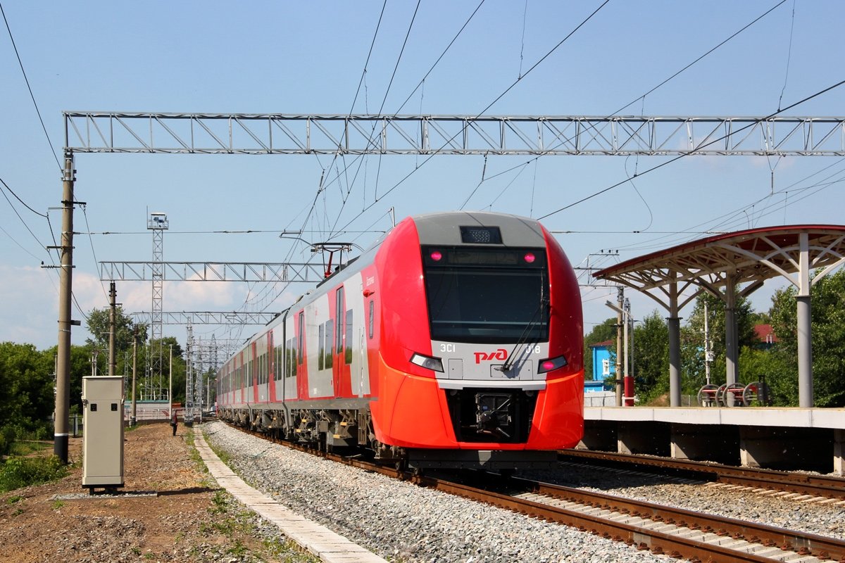 Ласточка мценск. Siemens Desiro Rus. Поезд эс1 Ласточка Казань. Эс1 в Германии. Электропоезд Ласточка РЖД Тюмень Екатеринбург.