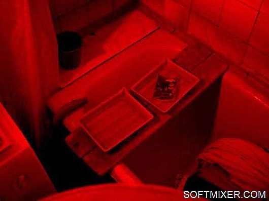 В темной комнате, под красным фонарем… В темной комнате, под красным фонарем…