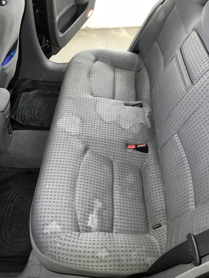 Что может сделать человек, не умеющий делать химчистку, с Renault Laguna авто и мото,автоновости,хичистка авто