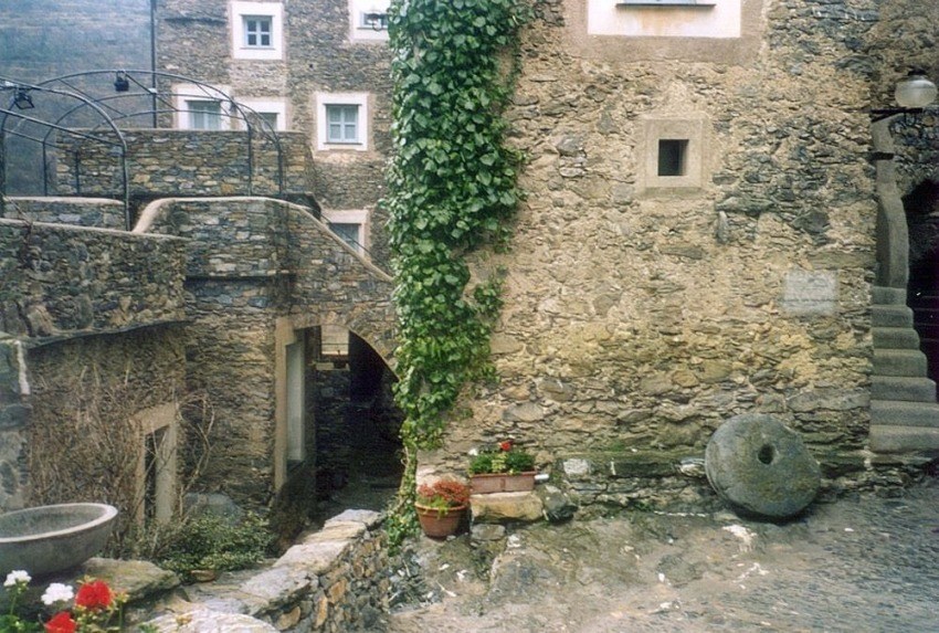 Каменная деревня в Италии