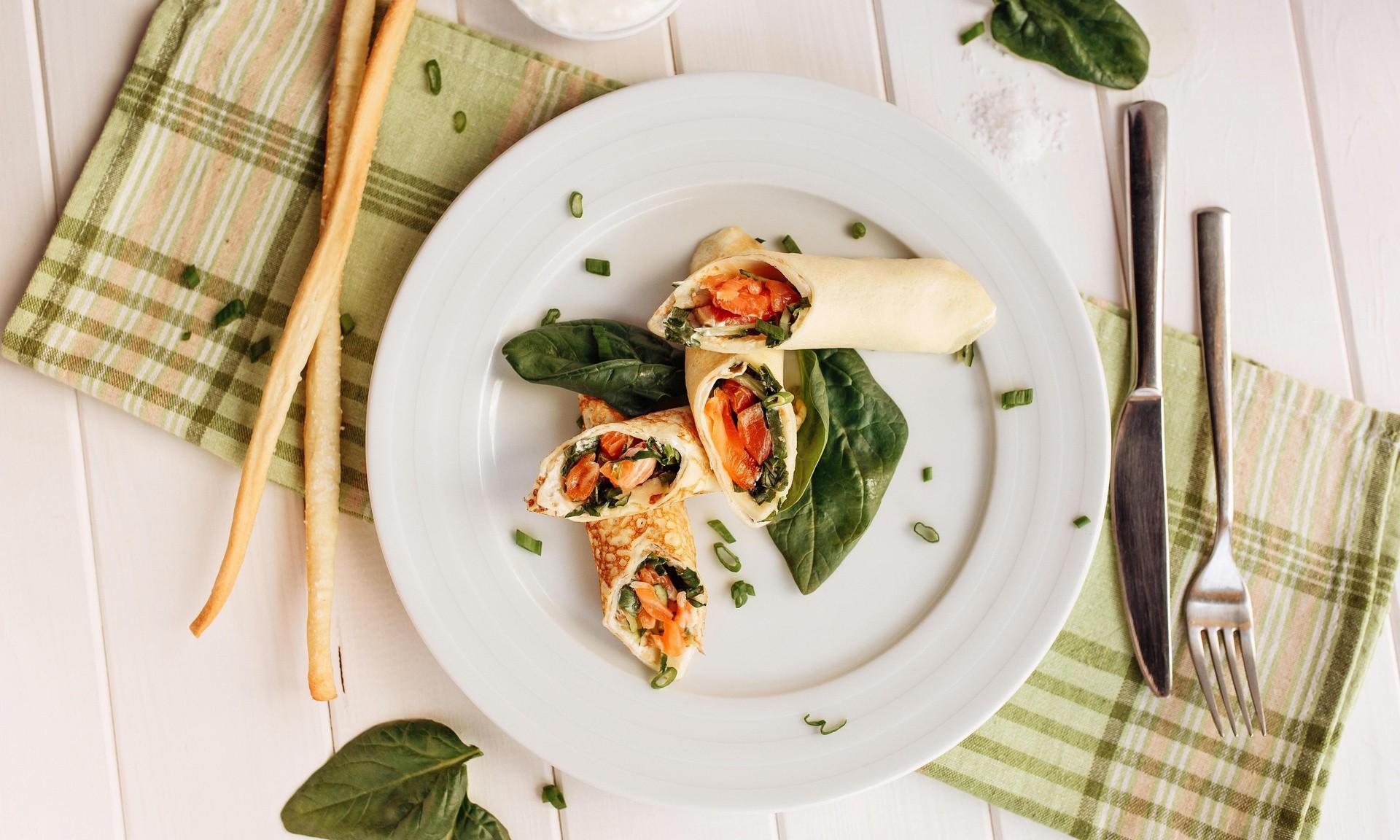 5 несладких начинок для блинов: с красной рыбой, фаршем и куриной грудкой