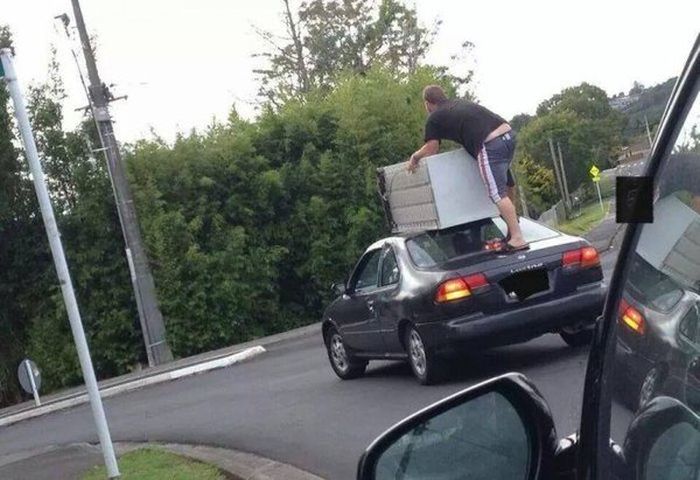 Безумные способы перевозки грузов (30 фото)