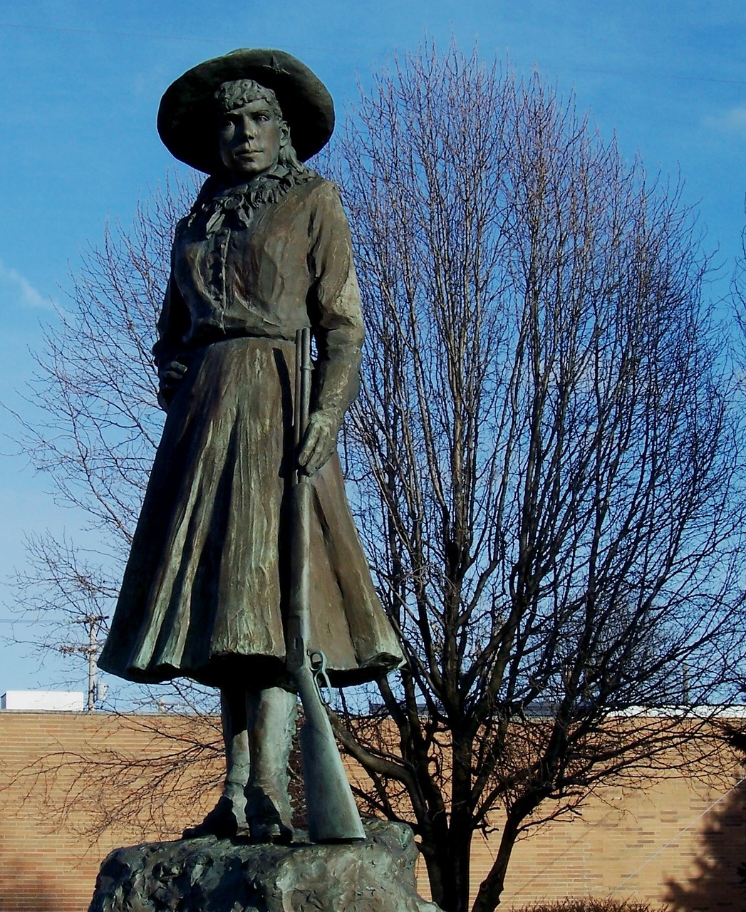 046 Annie Oakley statue in Greenville, Ohio..jpg