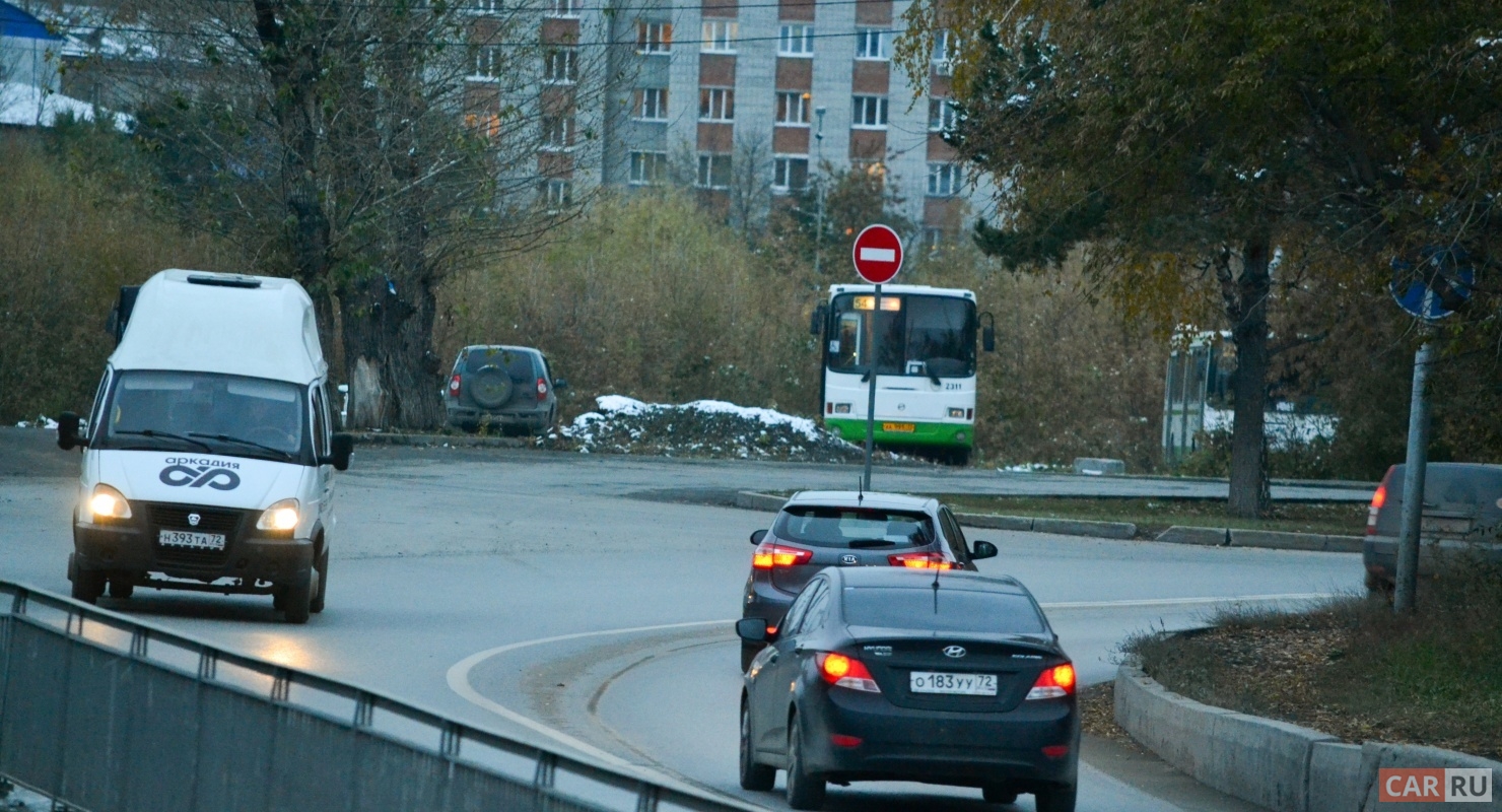 Как правильно управлять автомобилем в поворотах