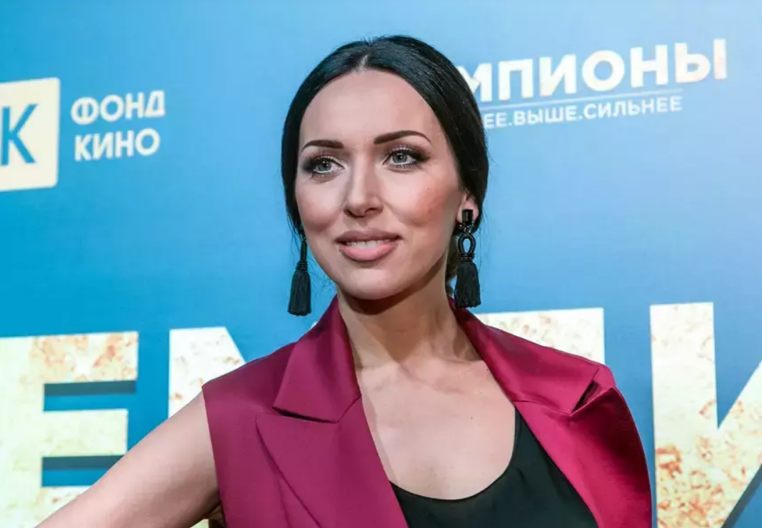 «Дарит цветы, подарки»: певица Алсу впервые заговорила о муже на фоне слухов о разводе