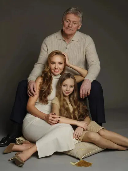 Редкий выход: Дмитрий Песков и Татьяна Навка посетили ярмарку современного искусства Песков, Навка, Дмитрий, Татьяна, также, Россия, России, Солоцинской, отношений, браке, искусства, современного, олимпийская, сыграли, третьим, Пескова, дочерьюДля, ПесковТатьяна, годуТатьяна, родившаяся