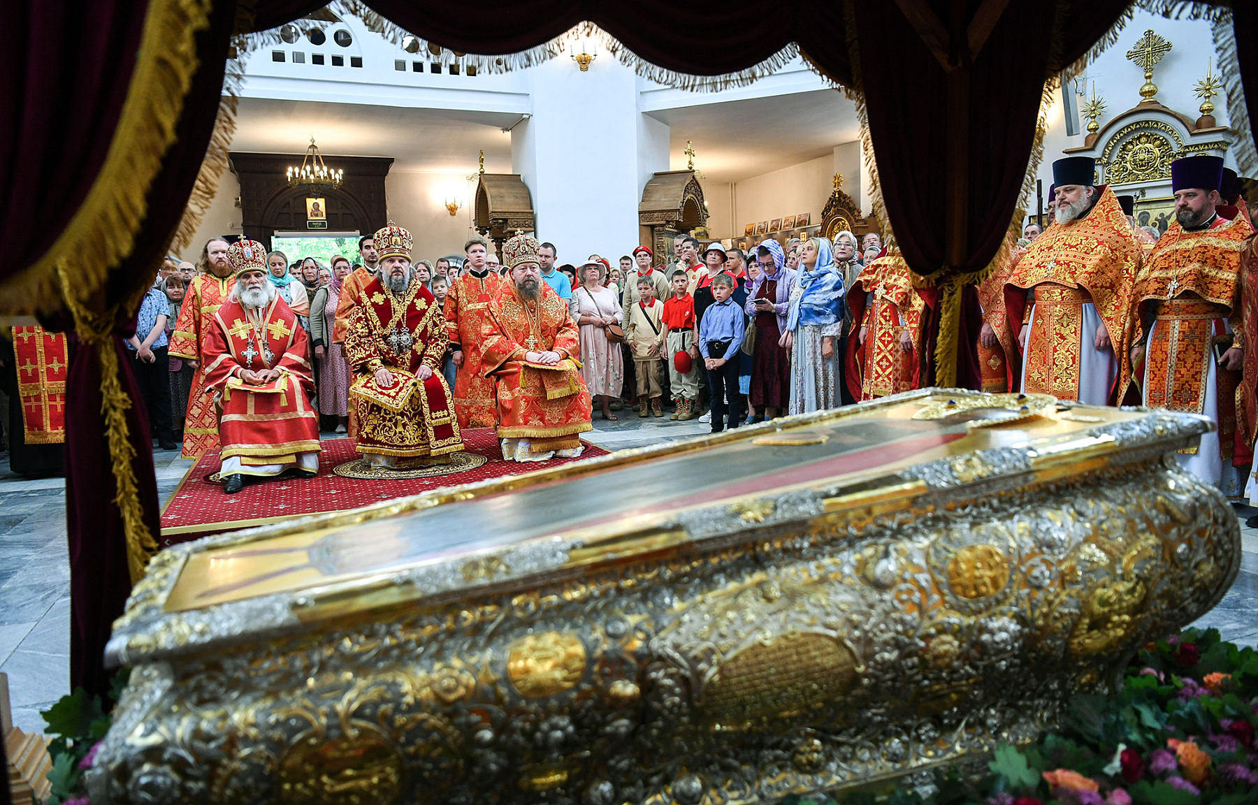 В Твери проходит торжественное перенесение мощей святого благоверного князя Михаила Тверского в Спасо-Преображенский кафедральный собор