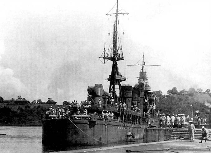 Боевые корабли. Крейсера. Цветок лотоса, опадая, плывет по воде вмф,история