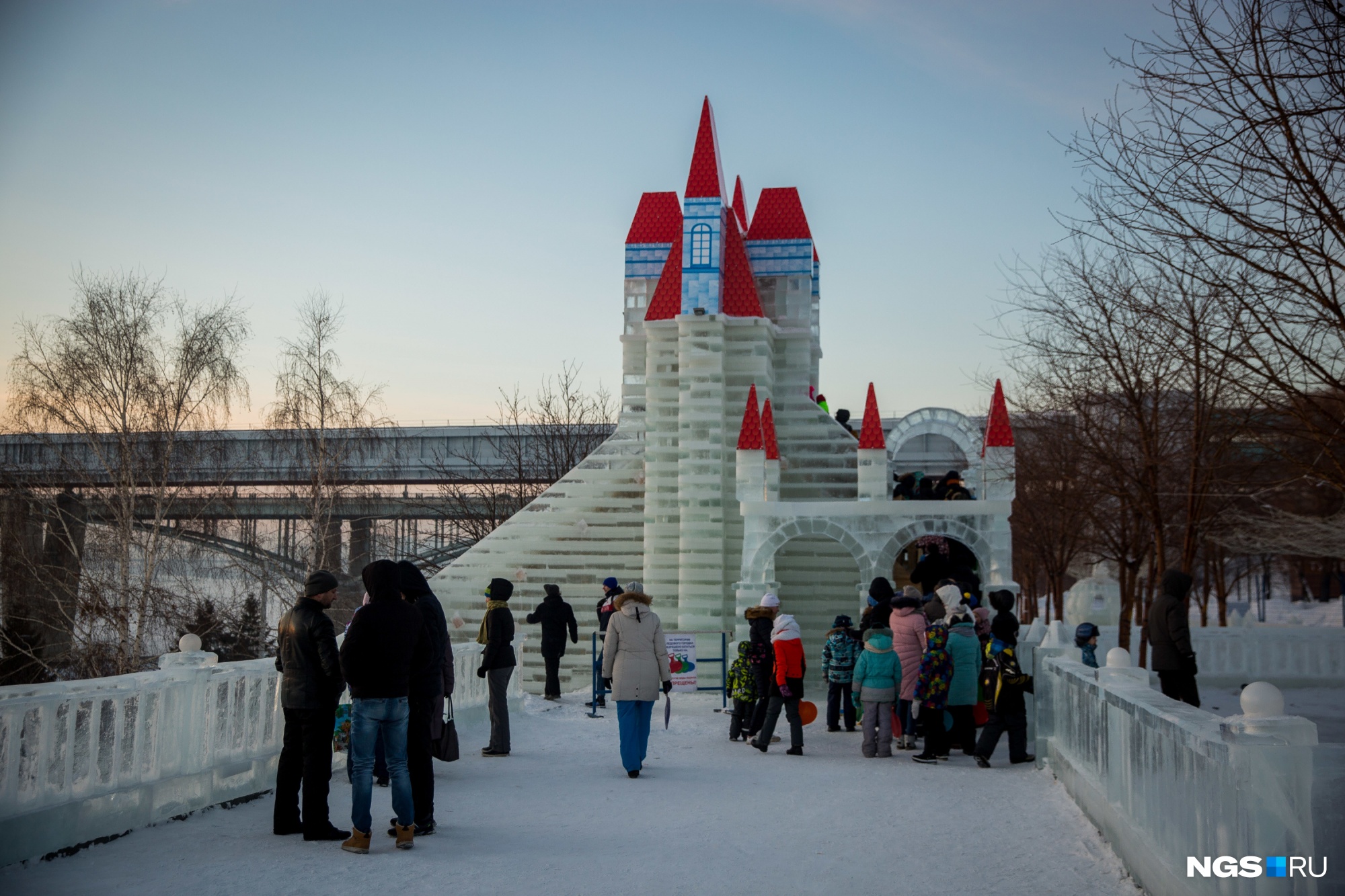 ледовый городок на набережной новосибирск