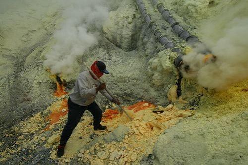 Кратер вулкана Иджен Кратер вулкана Иджен авиатур