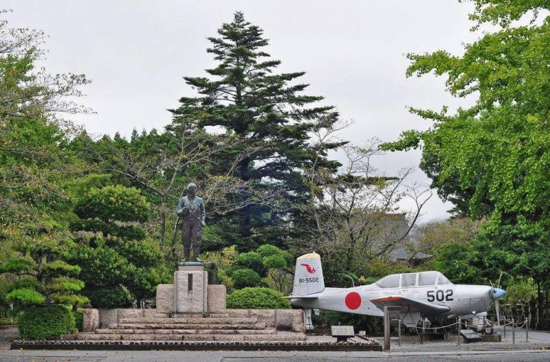 Умереть за императора. Эскадрильи цветка сакуры Умереть за императора. Эскадрильи цветка сакуры