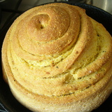 Кукурузный хлеб с чесноком