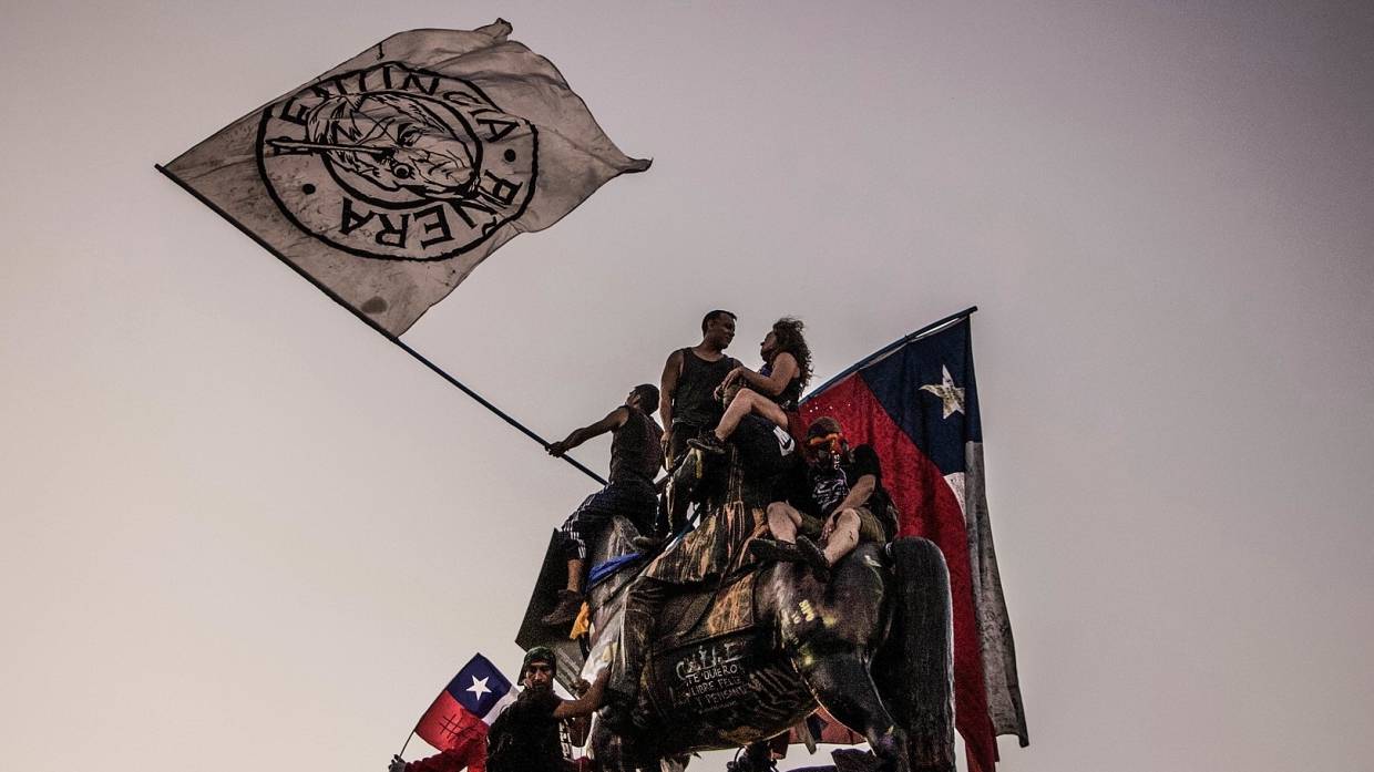 Почему молодежь Чили голосует за левых: репортаж ФАН из посольства в Москве Почему молодежь Чили голосует за левых: репортаж ФАН из посольства в Москве Весь мир