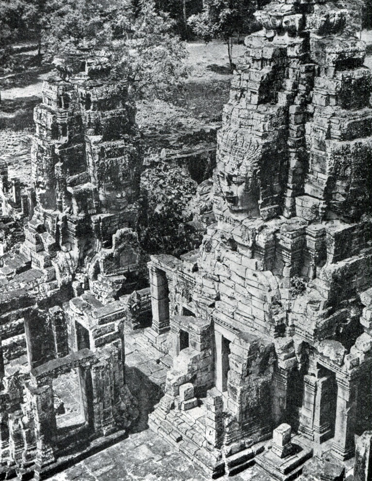  198. Храм Байон. 12-13 вв. Вид сверху.