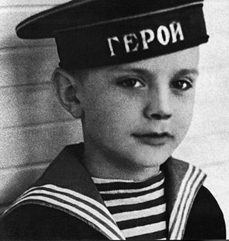 Мало кто помнит, каким он был в детстве :)