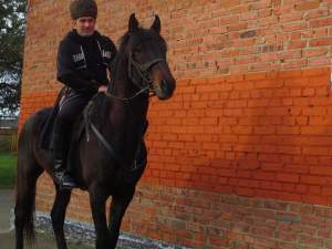 В Ростовской области мужчина пришел на выборы с конем