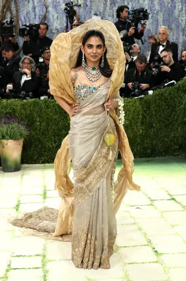 Met Gala — 2026: Энн Хэтэуэй, Виттория Черетти, дочь одного из самых богатых людей Индии Иша Амбани на красной дорожке Images, Джулианна, Метрополитенмузее, Жукова, дочерьмиЛоли, БахияЛоли, БахияРанее, красной, дорожке, вечера, появились, Джиджи, Хадид, Ирина, бюстгальтере, бриллиантами, Николь, Перри, АмбаниВенди, Кидман