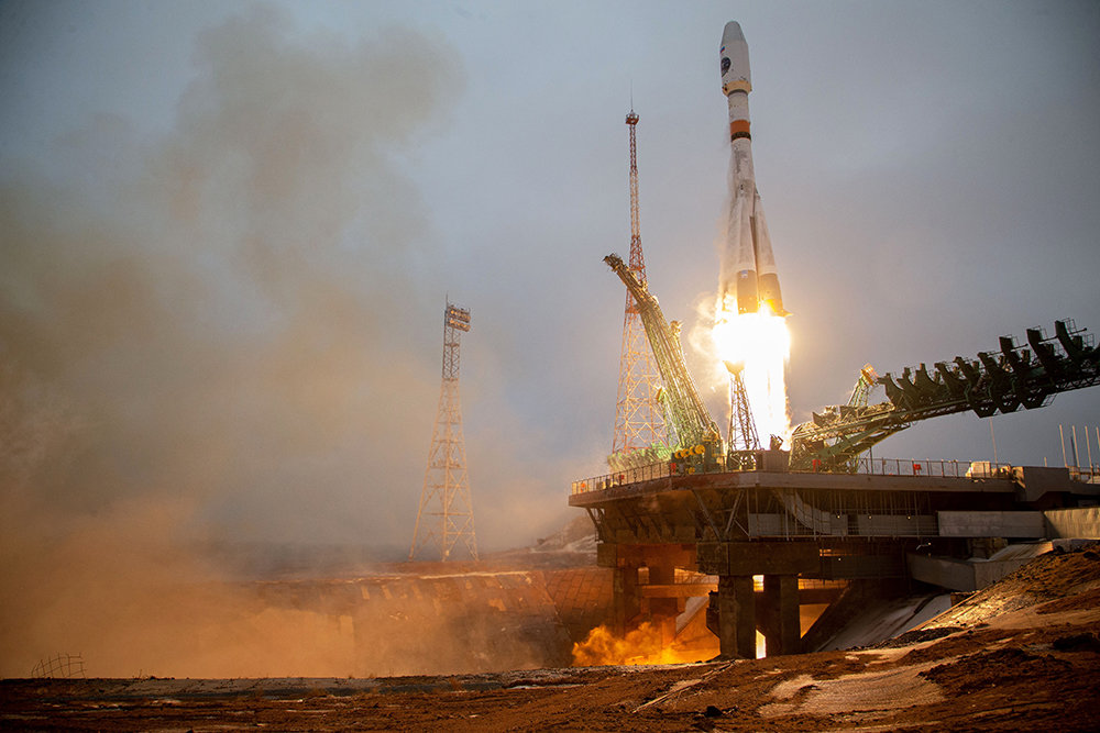 С космодрома Байконур запустили первый российский спутник 