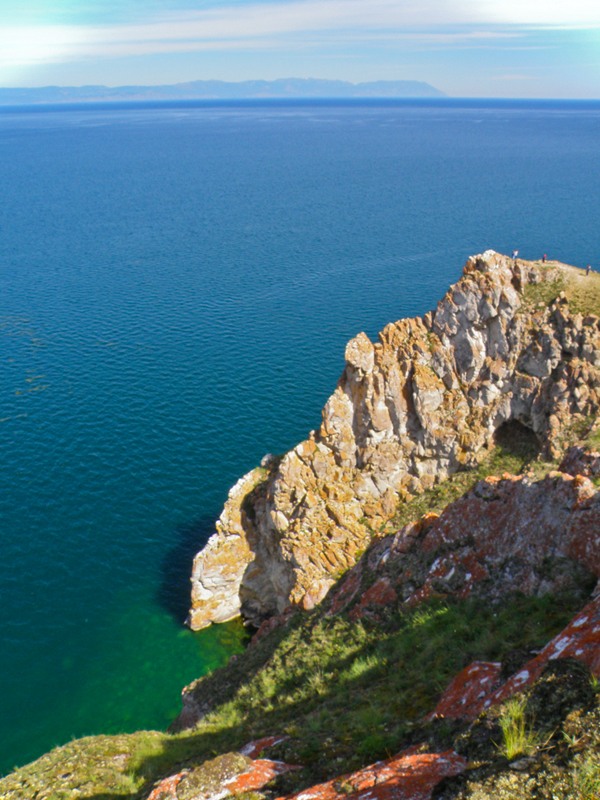 Крутые берега Ольхона