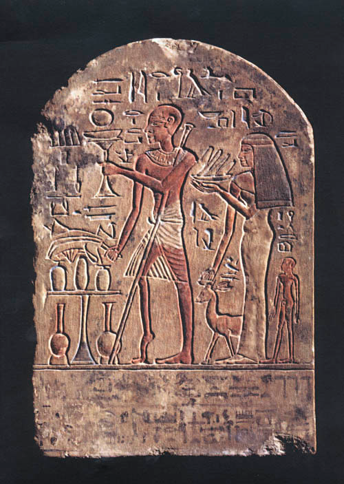 Египетская стела, предположительно изображающая жертву полиомиелита. Обратите внимание на ногу человека.