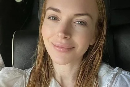 38-летняя Линдси Лохан показала лицо без макияжа и удивила фанатов