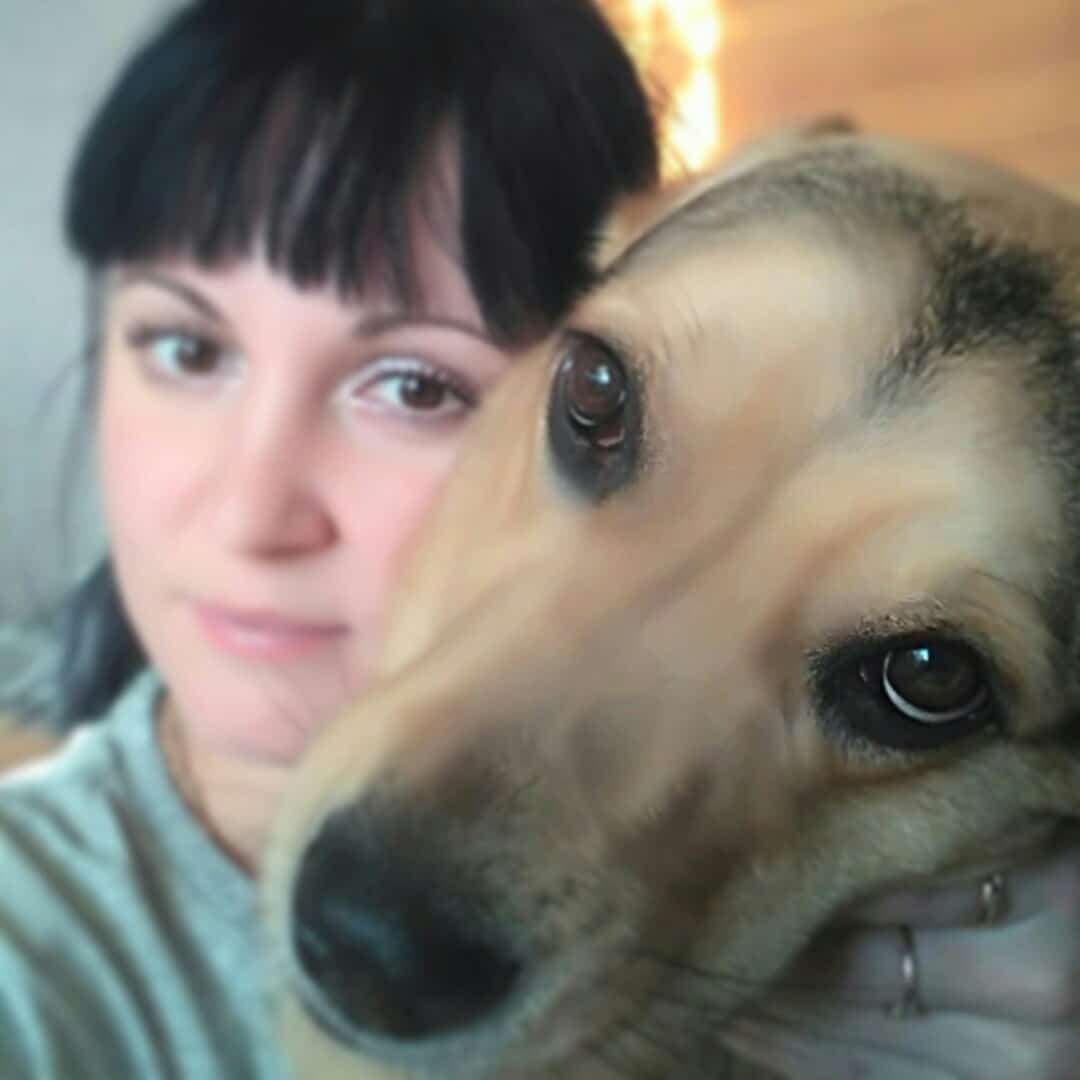 девушка и собака