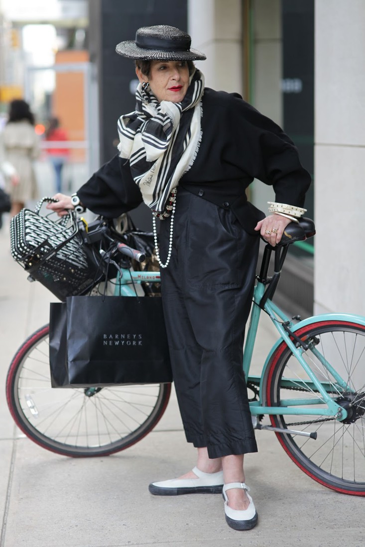 Мода вне возраста и времени: безупречно стильные образы пожилых людей